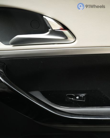 XUV700 2021-2026 Passenger Side Front Door Pocket