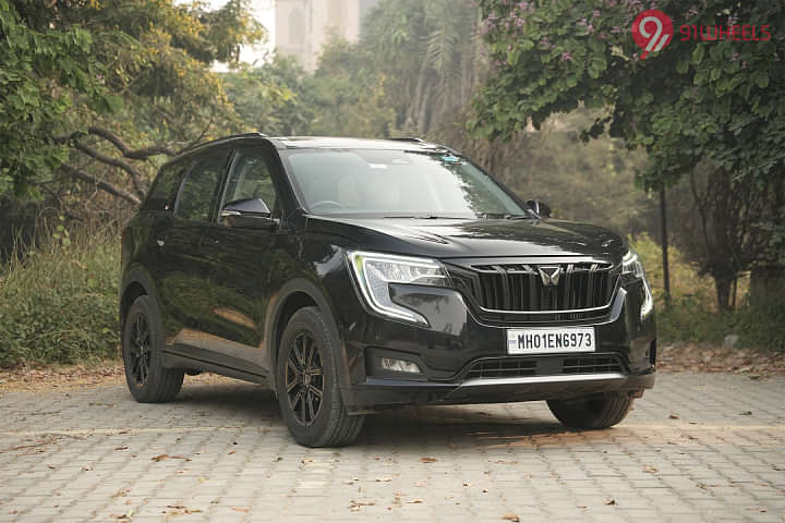 Mahindra XUV700 Right Front Three Quarter