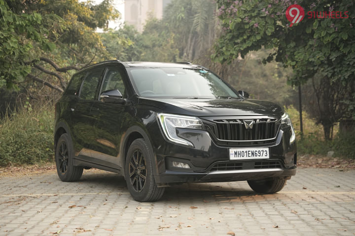 Mahindra XUV700 Right Front Three Quarter