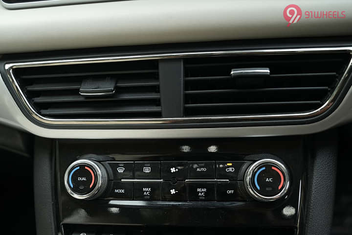 Mahindra XUV 700 Front Centre Air Vents