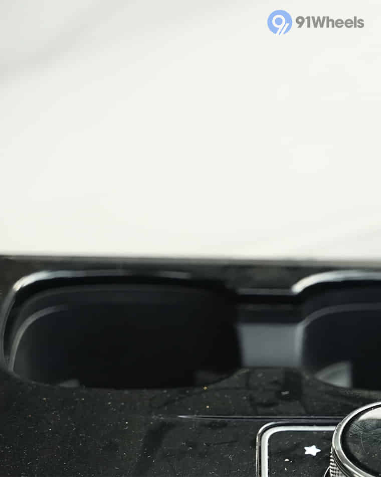 Dashboard & Front Cabin - 11