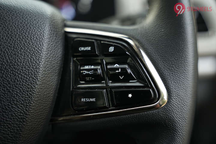 Mahindra XUV 700 Right Steering Mounted Controls