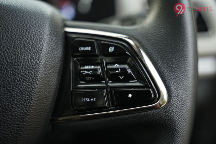Mahindra XUV700 Right Steering Mounted Controls