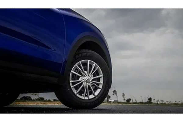 Mahindra XUV700 Front Fender