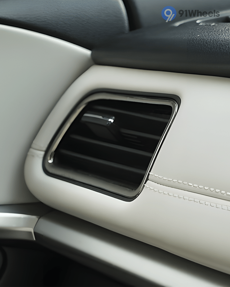 Dashboard & Front Cabin - 7