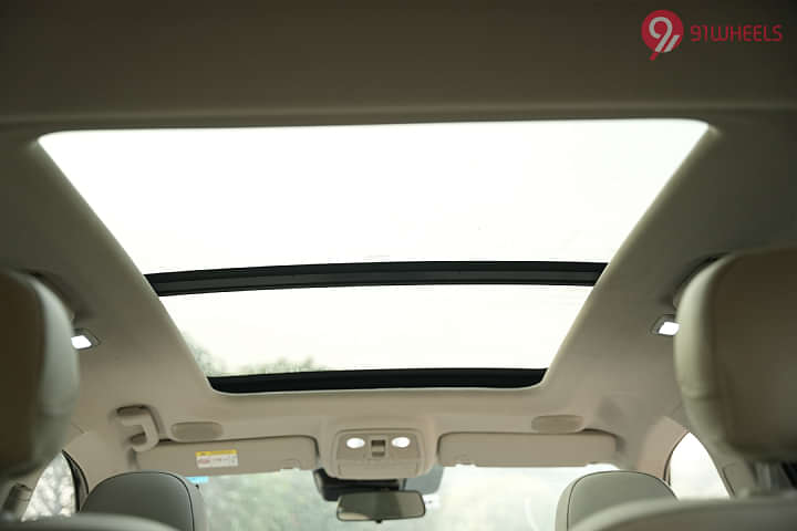 Mahindra XUV700 Cabin Roof
