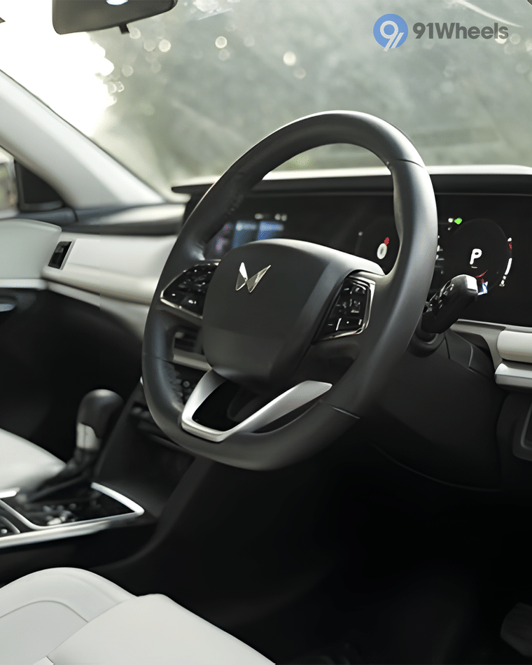 Dashboard & Front Cabin - 4