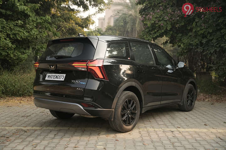 Mahindra XUV 700 Right Rear Three Quarter