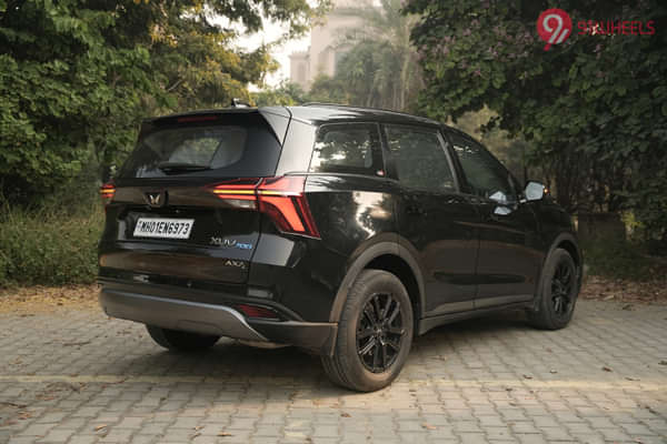 Mahindra XUV700 Right Rear Three Quarter