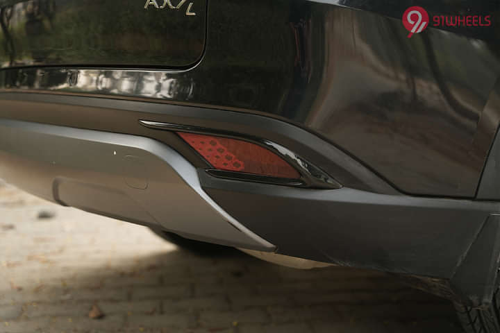 Mahindra XUV700 Reflector