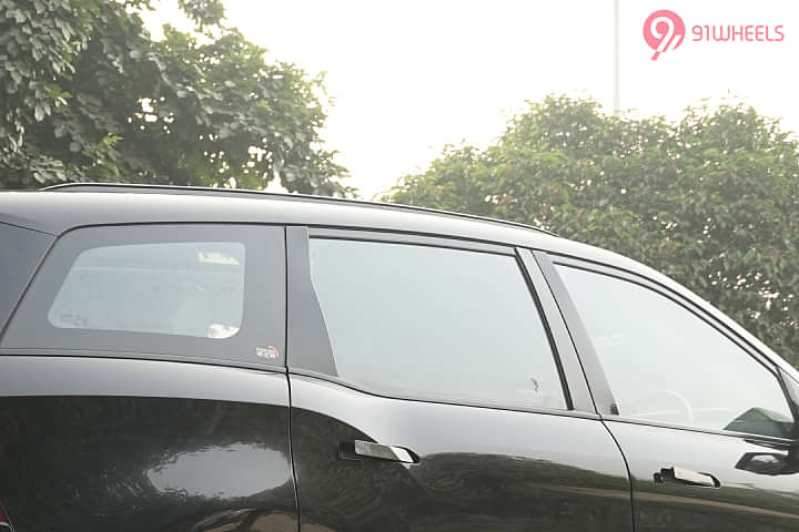 Mahindra XUV 700 Side Glass Housing