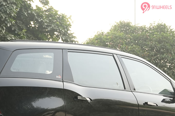 Mahindra XUV700 Side Glass Housing