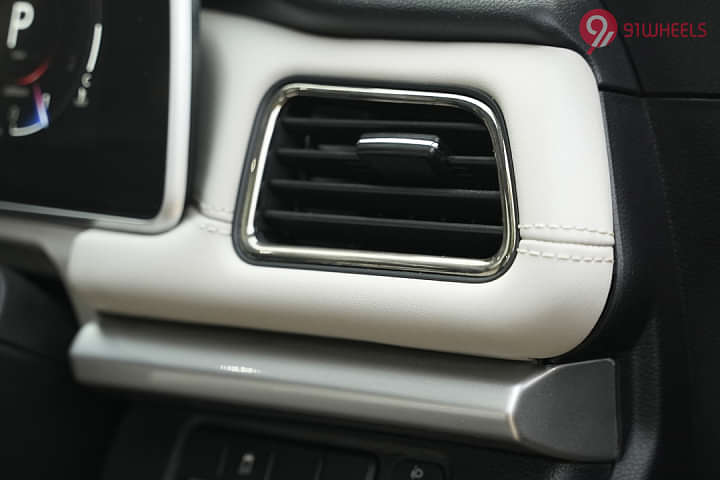 Mahindra XUV700 Right Side Air Vents