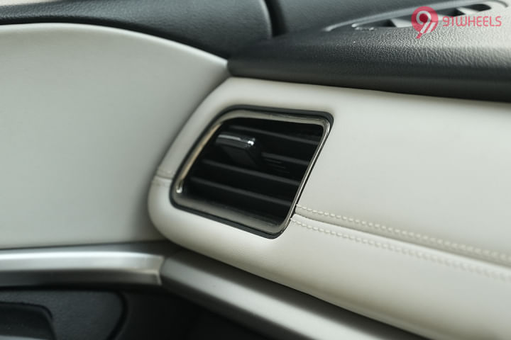 Mahindra XUV700 Front Passenger Air Vent