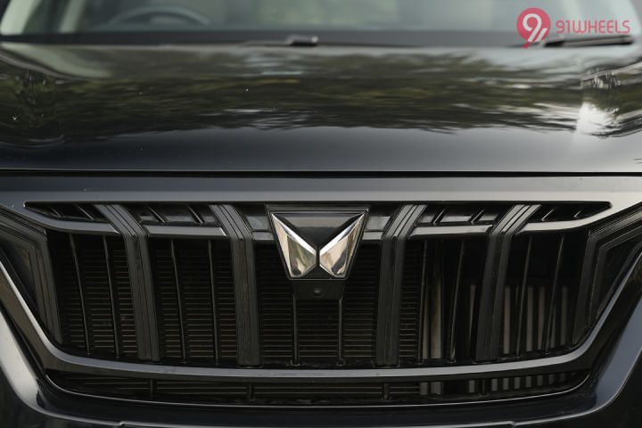 Mahindra XUV700 Grille