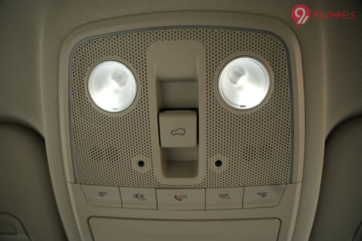 Mahindra XUV700 Roof Mounted Controls/Sunroof & Cabin Light Controls