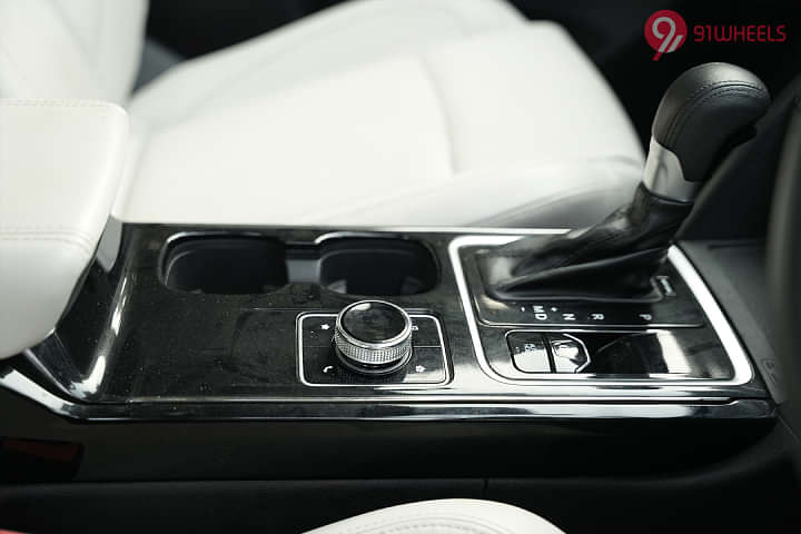 Mahindra XUV700 Gear Shifter/Gear Shifter Stalk