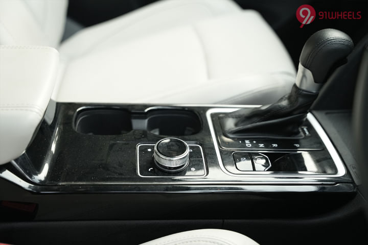 Mahindra XUV700 Gear Shifter/Gear Shifter Stalk