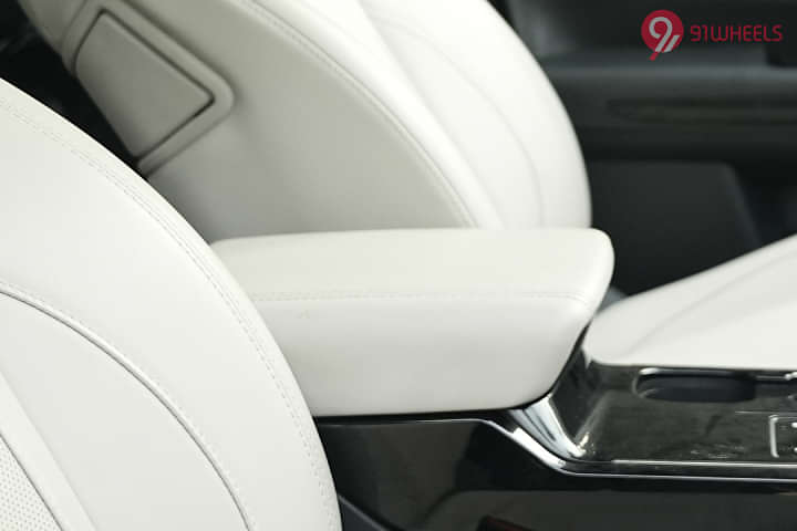 Mahindra XUV700 Front Centre Arm Rest