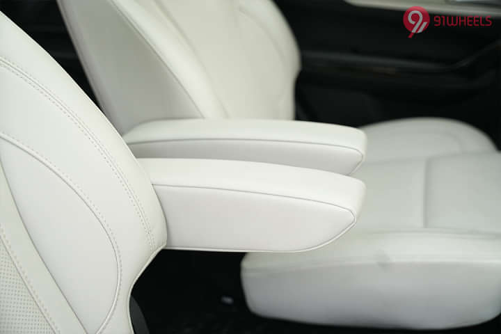 Mahindra XUV700 Rear Row Centre Arm Rest