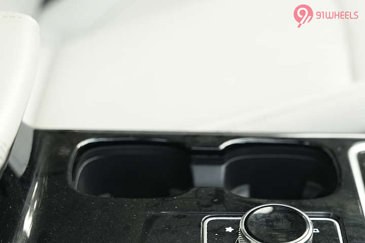 Mahindra XUV700 Cup Holders
