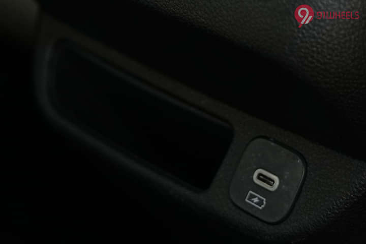 Mahindra XUV 700 USB Port/Power Socket/Wireless Charging