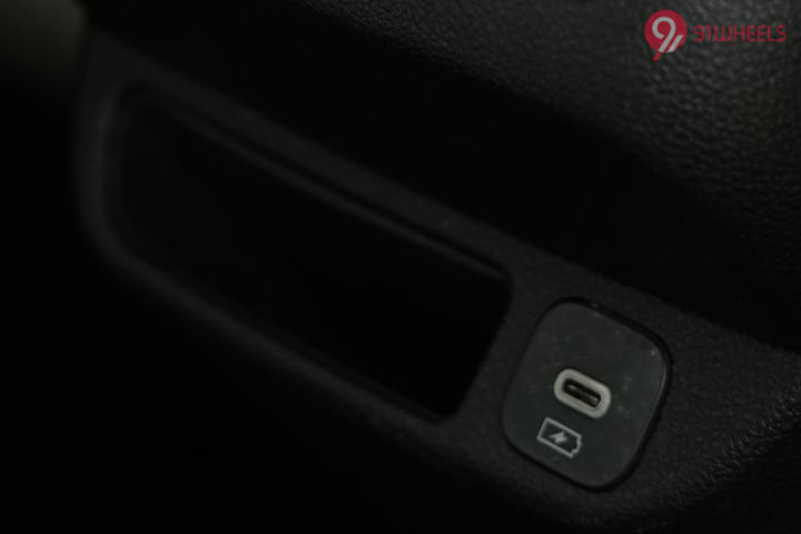 Mahindra XUV700 USB Port/Power Socket/Wireless Charging