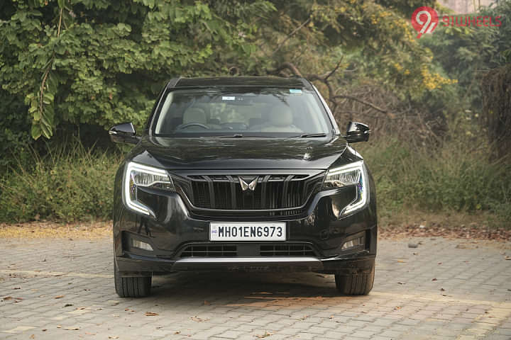 Mahindra XUV700 Front View