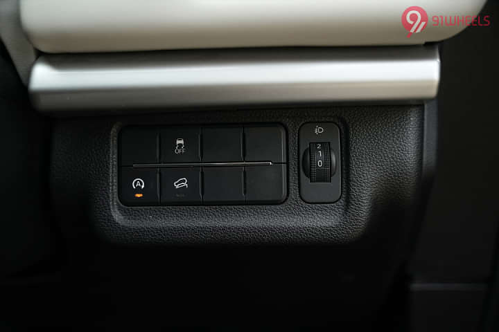Mahindra XUV700 Dashboard Switches