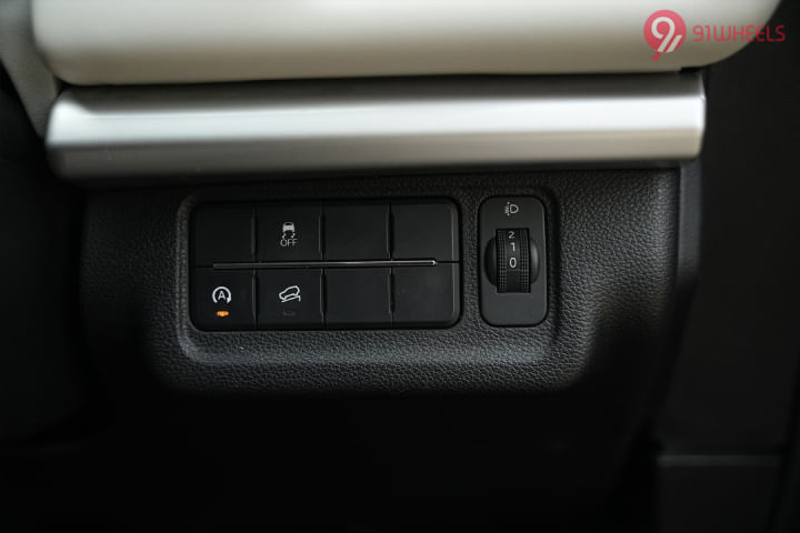 Mahindra XUV700 Dashboard Switches