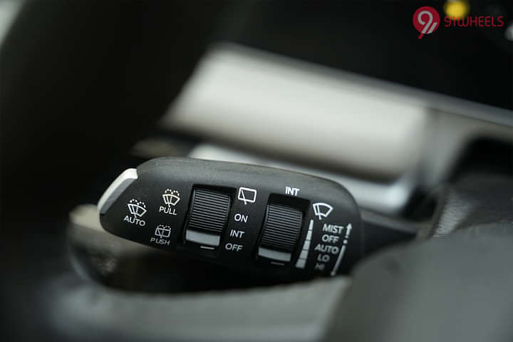 Mahindra XUV700 Wiper Stalk