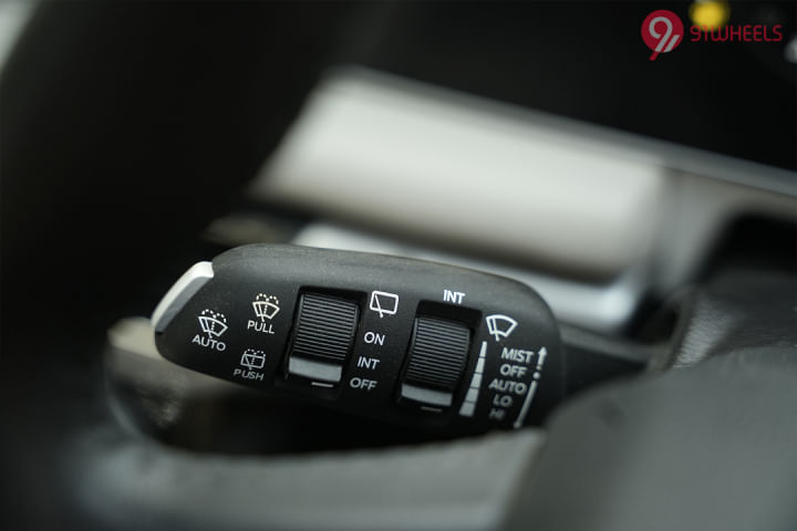 Mahindra XUV700 Wiper Stalk