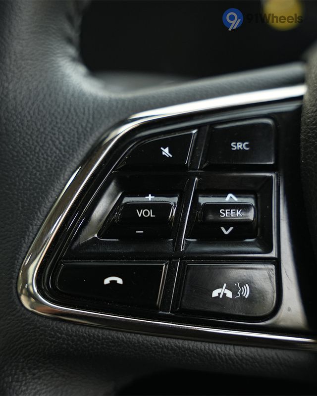 XUV700 2021-2026 Left Steering Mounted Controls