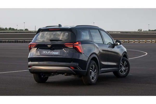 Mahindra XUV700 Right Rear Three Quarter