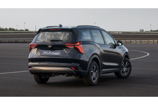 Mahindra XUV700 Right Rear Three Quarter