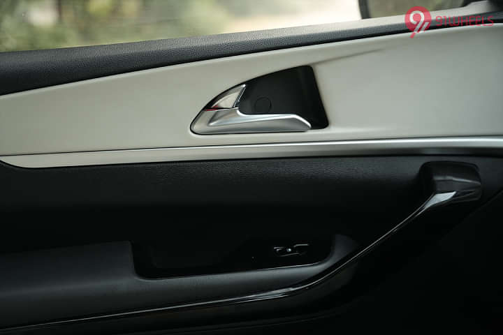 Mahindra XUV 700 Front Passenger Side Door Pad