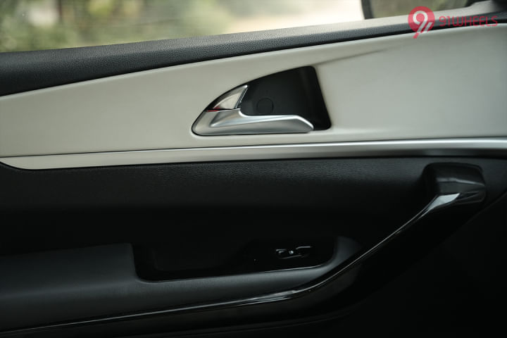 Mahindra XUV700 Front Passenger Side Door Pad