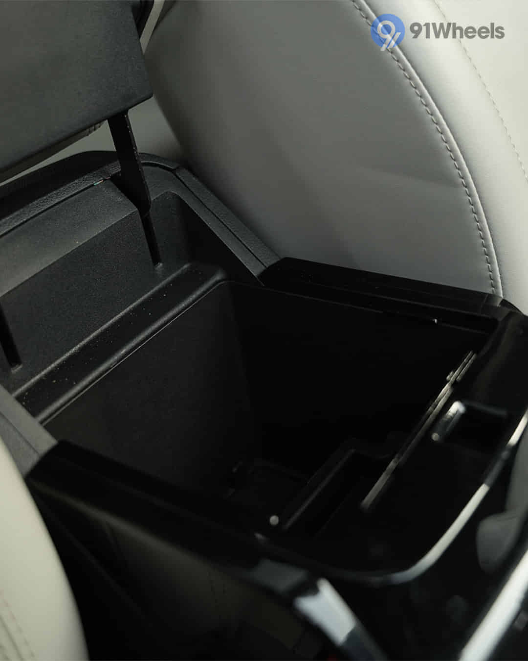 Centre Console / Centre Console Storage
