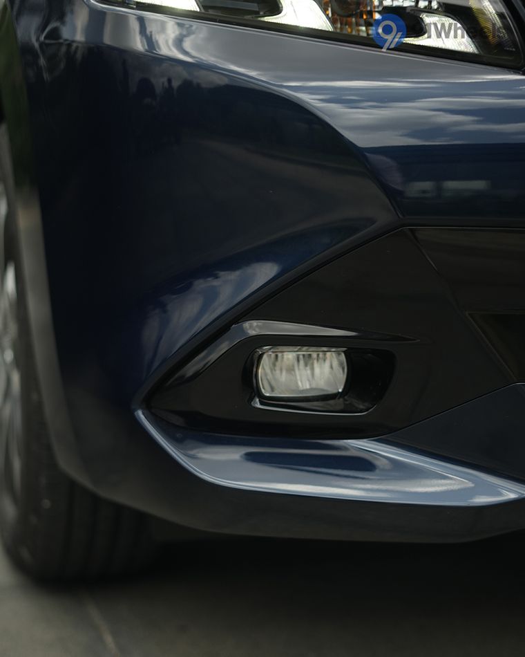 Headlights & Tail-lights - 3 Headlights & Tail-lights - 3