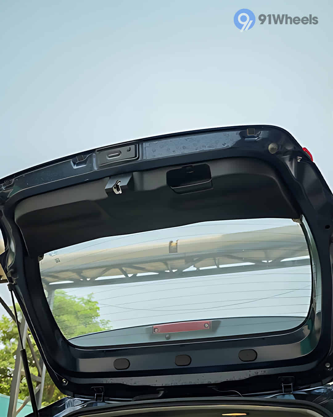 Rear Windshield / Windscreen