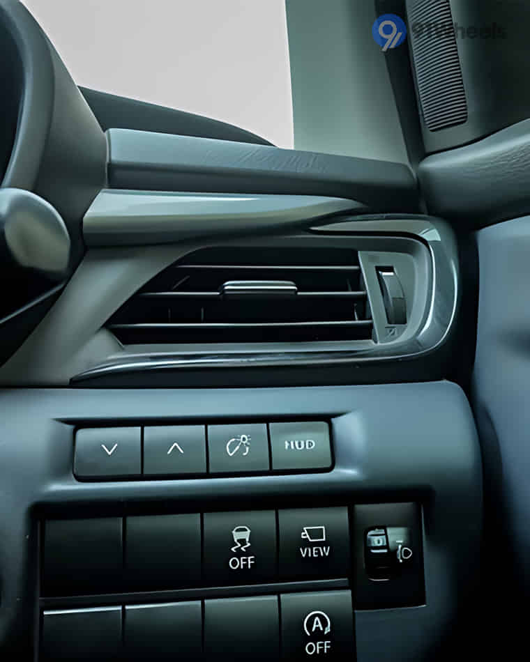 Dashboard & Front Cabin - 3