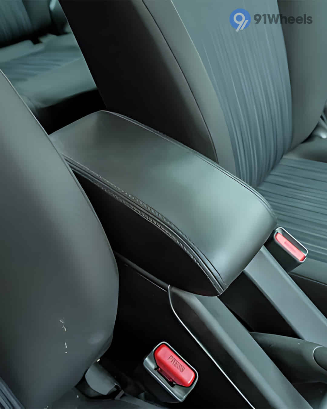 Front Centre Arm Rest