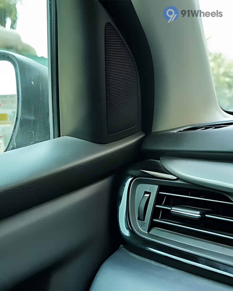 Infotainment & Charging - 3