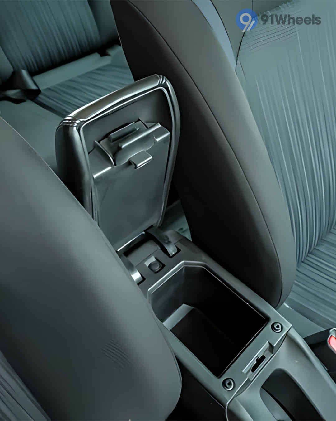 Front Centre Arm Rest Storage