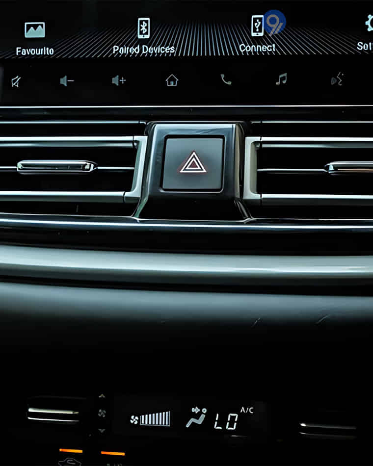 Dashboard & Front Cabin - 4