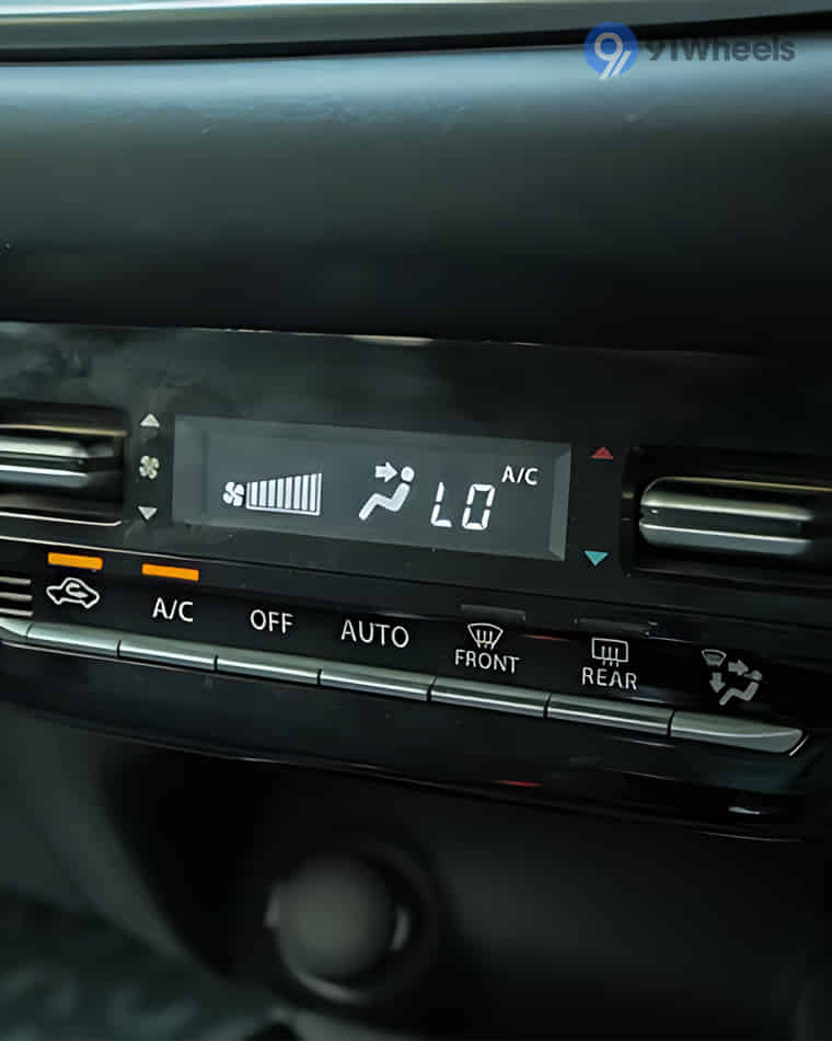 Dashboard & Front Cabin - 7