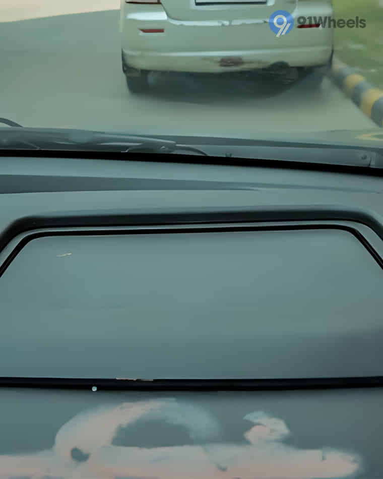 Dashboard & Front Cabin - 11