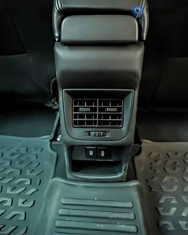 Seats & Cabin Comfort - 3