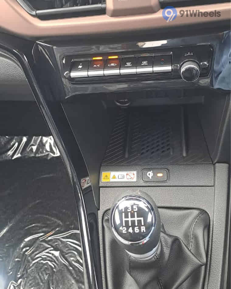 Infotainment & Charging - 2