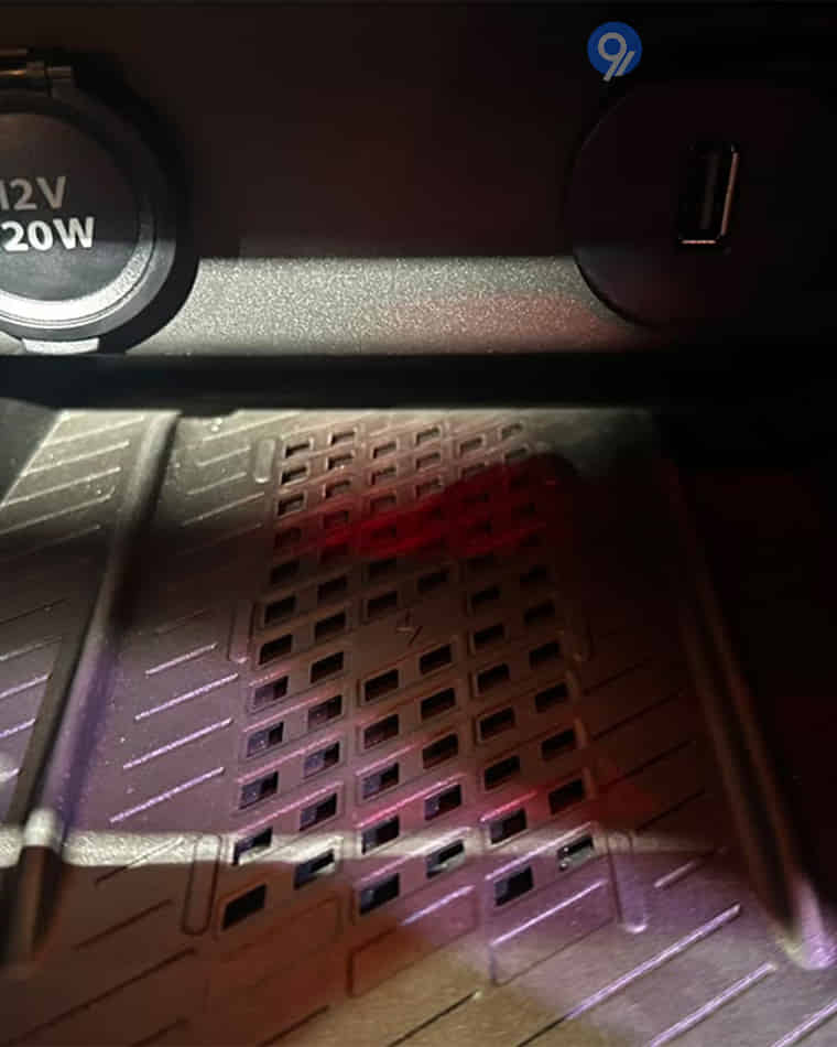 Infotainment & Charging - 1